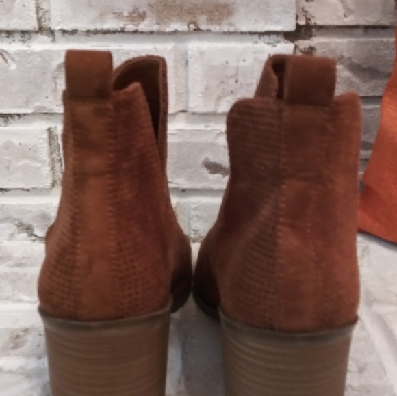 Shoeties - Picture 2 of 5